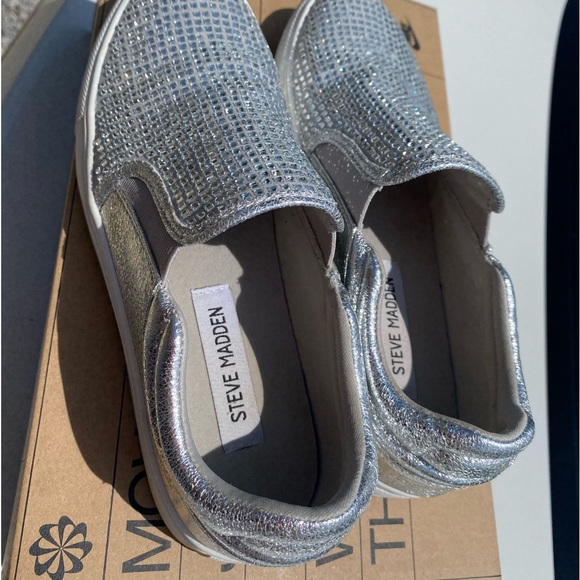 Sparkle Steve Madden slip on flats - Picture 3 of 4